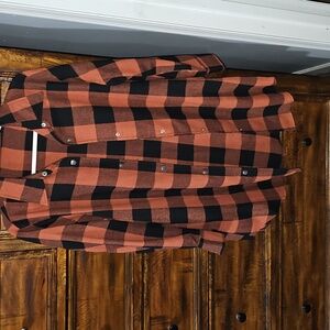 Womens Rust And Black  Long Bum Cover Flannel With Pockets. Sz Medium!!!